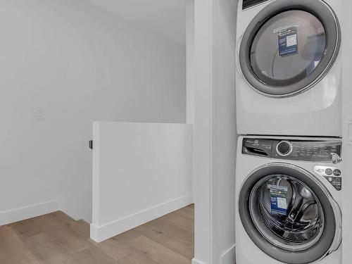 102C-3642 Mission Springs Drive, Kelowna, BC - Indoor Photo Showing Laundry Room