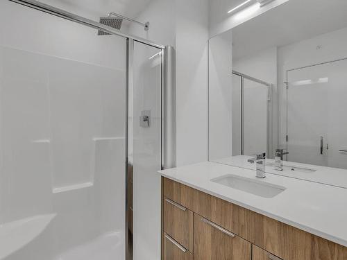 102C-3642 Mission Springs Drive, Kelowna, BC - Indoor Photo Showing Bathroom