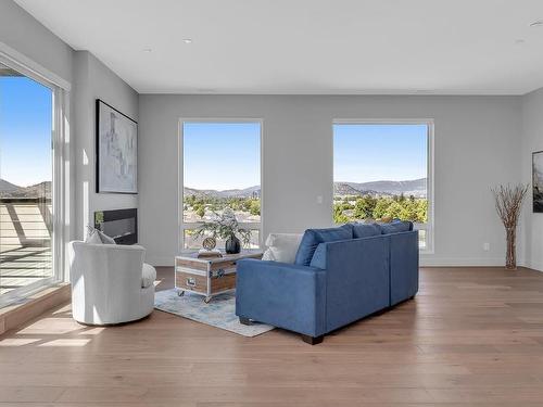 601C-3642 Mission Springs Drive, Kelowna, BC - Indoor Photo Showing Living Room With Fireplace