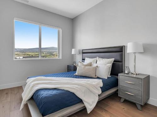 601C-3642 Mission Springs Drive, Kelowna, BC - Indoor Photo Showing Bedroom