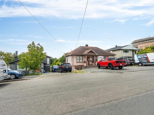 41-43-51 Cadillac Ave, Saanich, BC - Outdoor