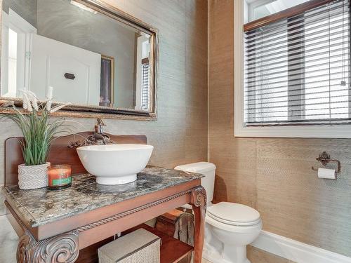 Powder room - 53 Av. Du Bel-Horizon, Sainte-Julie, QC - Indoor Photo Showing Bathroom