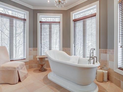 Ensuite bathroom - 53 Av. Du Bel-Horizon, Sainte-Julie, QC - Indoor Photo Showing Bathroom