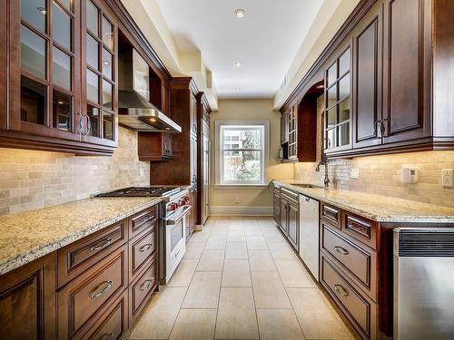 Kitchen - 4338 Av. Westmount, Westmount, QC - Indoor Photo Showing Kitchen With Upgraded Kitchen