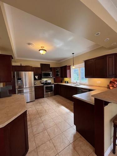 140 Birchcrest Road, Longlac, ON - Indoor Photo Showing Kitchen