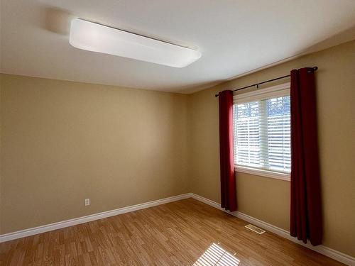 140 Birchcrest Road, Longlac, ON - Indoor Photo Showing Other Room