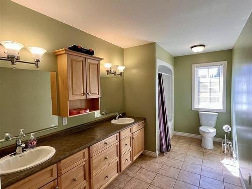 140 Birchcrest Road, Longlac, ON - Indoor Photo Showing Bathroom