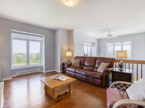 Living room - 706-1180 Ch. D'Aylmer, Gatineau (Aylmer), QC - Indoor Photo Showing Living Room