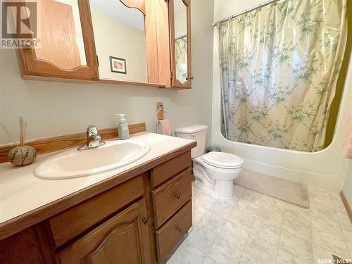 380 Aspen Drive, Swift Current, SK - Indoor Photo Showing Bathroom