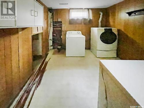 121 Allen Drive, Swift Current, SK - Indoor Photo Showing Laundry Room