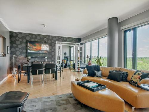 Vue d'ensemble - 1111-4450 Prom. Paton, Laval (Chomedey), QC - Indoor Photo Showing Living Room