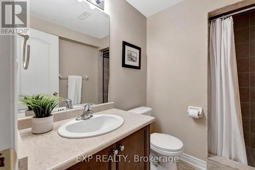 448 Rideau River Street, Waterloo, ON - Indoor Photo Showing Bathroom