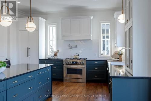 1829 Upper West Avenue, London, ON - Indoor Photo Showing Kitchen With Upgraded Kitchen