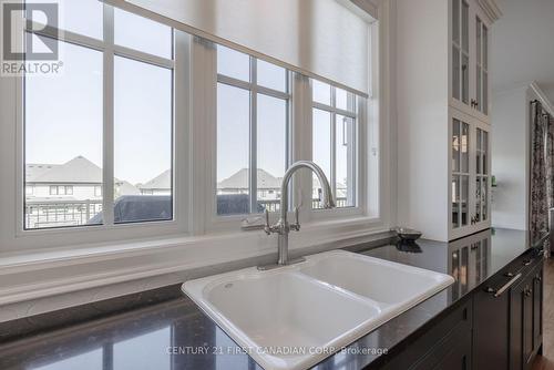 1829 Upper West Avenue, London, ON - Indoor Photo Showing Kitchen With Double Sink