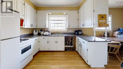 127 Highland Avenue, Wolfville, NS - Indoor Photo Showing Kitchen With Double Sink