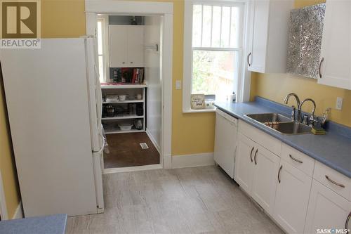 2140 Montague Street, Regina, SK - Indoor Photo Showing Kitchen With Double Sink