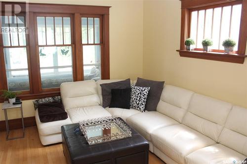 2140 Montague Street, Regina, SK - Indoor Photo Showing Living Room