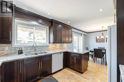 195 Elmwood Road, Oakville (Old Oakville), ON - Indoor Photo Showing Kitchen With Double Sink