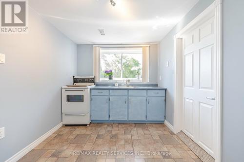 195 Elmwood Road, Oakville (Old Oakville), ON - Indoor Photo Showing Kitchen