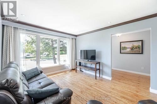 195 Elmwood Road, Oakville (Old Oakville), ON - Indoor Photo Showing Living Room