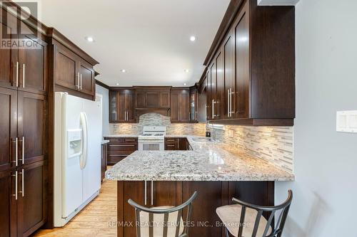 195 Elmwood Road, Oakville (Old Oakville), ON - Indoor Photo Showing Kitchen With Upgraded Kitchen