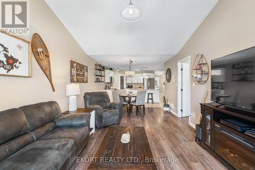 25 Chinook Street, Belleville, ON - Indoor Photo Showing Living Room