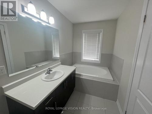 2490 Steeplechase Street, Oshawa, ON - Indoor Photo Showing Bathroom