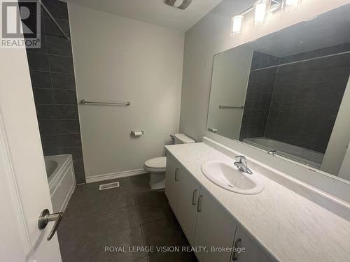 2490 Steeplechase Street, Oshawa, ON - Indoor Photo Showing Bathroom