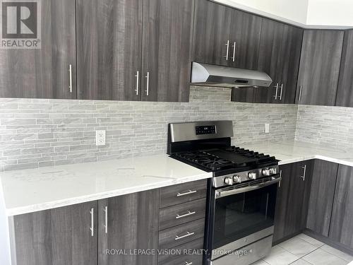 2490 Steeplechase Street, Oshawa, ON - Indoor Photo Showing Kitchen With Upgraded Kitchen