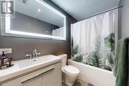 1008 - 32 Trolley Crescent, Toronto (Moss Park), ON - Indoor Photo Showing Bathroom