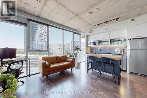 1008 - 32 Trolley Crescent, Toronto (Moss Park), ON - Indoor Photo Showing Kitchen