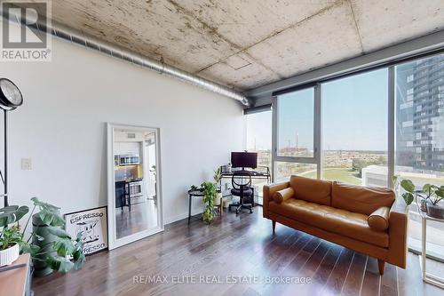 1008 - 32 Trolley Crescent, Toronto (Moss Park), ON - Indoor Photo Showing Living Room