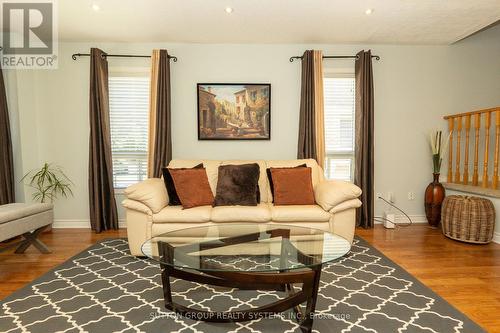 93 Starhill Crescent, Brampton, ON - Indoor Photo Showing Living Room