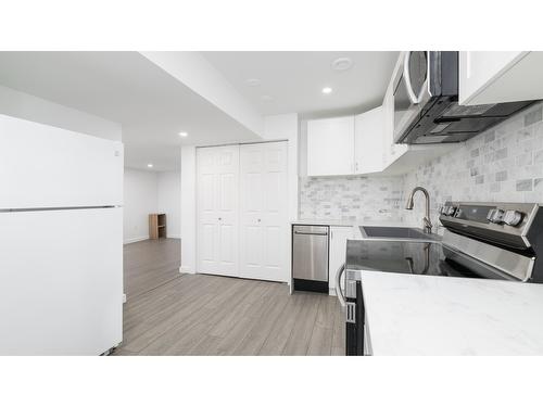 912 7Th Avenue N, Creston, BC - Indoor Photo Showing Kitchen