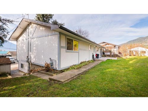 912 7Th Avenue N, Creston, BC - Outdoor