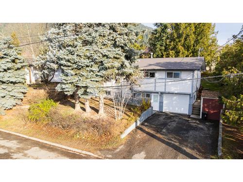 912 7Th Avenue N, Creston, BC - Outdoor