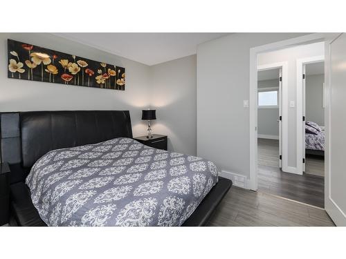 912 7Th Avenue N, Creston, BC - Indoor Photo Showing Bedroom