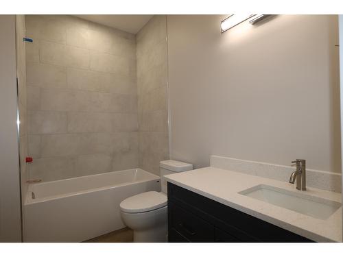 718 St. Mary River Drive, Kimberley, BC - Indoor Photo Showing Bathroom