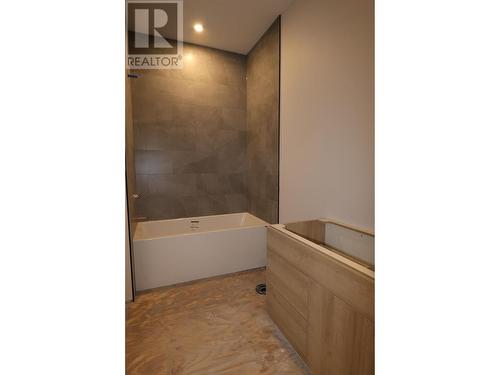 739 St. Mary River Drive, Kimberley, BC - Indoor Photo Showing Bathroom