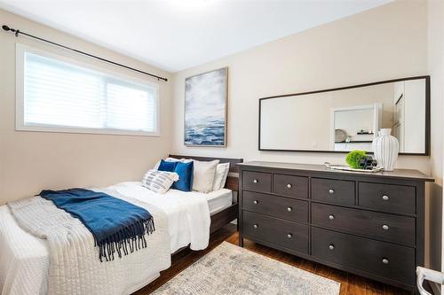 593 Alverstone Street, Winnipeg, MB - Indoor Photo Showing Bedroom