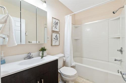 593 Alverstone Street, Winnipeg, MB - Indoor Photo Showing Bathroom