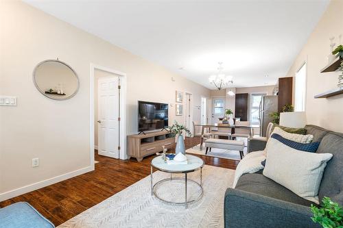 593 Alverstone Street, Winnipeg, MB - Indoor Photo Showing Living Room