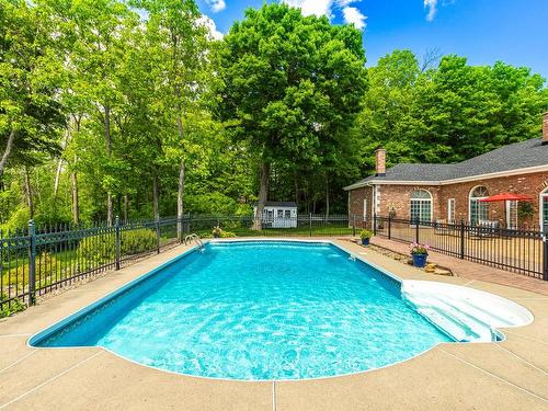 Piscine - 5 Place Monk, Montréal (L'Île-Bizard/Sainte-Geneviève), QC - Outdoor With In Ground Pool With Deck Patio Veranda With Backyard