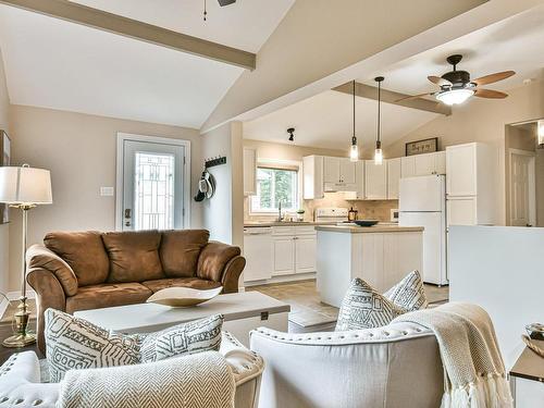 Living room - 1756 Ch. Du Grand-Lac-Noir, Wentworth-Nord, QC - Indoor Photo Showing Living Room