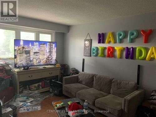 44 Fanshawe Drive, Brampton, ON - Indoor Photo Showing Living Room