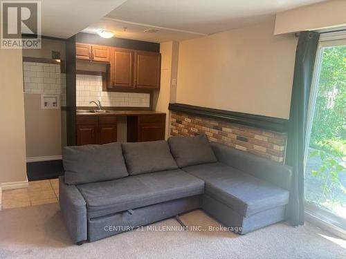 44 Fanshawe Drive, Brampton, ON - Indoor Photo Showing Living Room