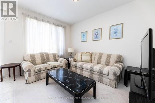 1256 Galesway Boulevard, Mississauga, ON - Indoor Photo Showing Living Room