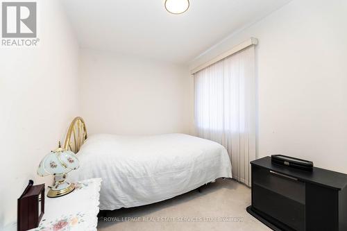 1256 Galesway Boulevard, Mississauga, ON - Indoor Photo Showing Bedroom