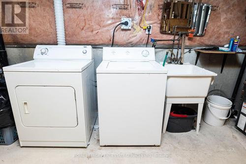 1256 Galesway Boulevard, Mississauga, ON - Indoor Photo Showing Laundry Room