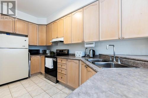 1256 Galesway Boulevard, Mississauga, ON - Indoor Photo Showing Kitchen With Double Sink